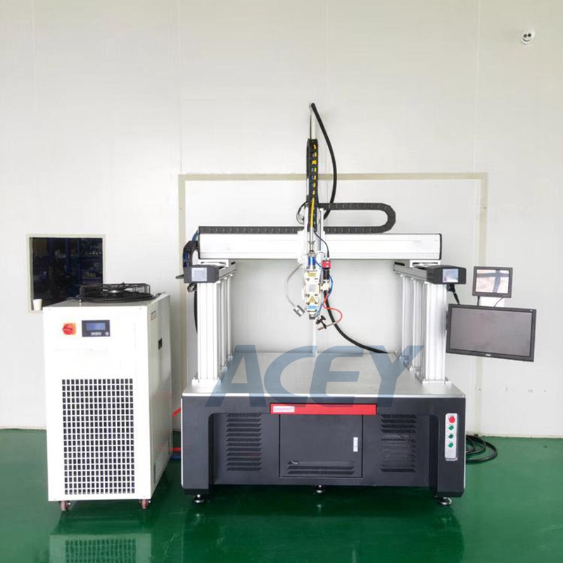 Saldatrice laser a fibra CNC 1500W per batterie agli ioni di litio
 